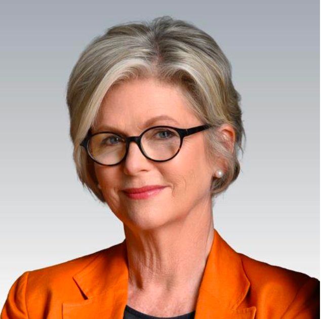 Retrato de Helen Haines usando blazer laranja.
